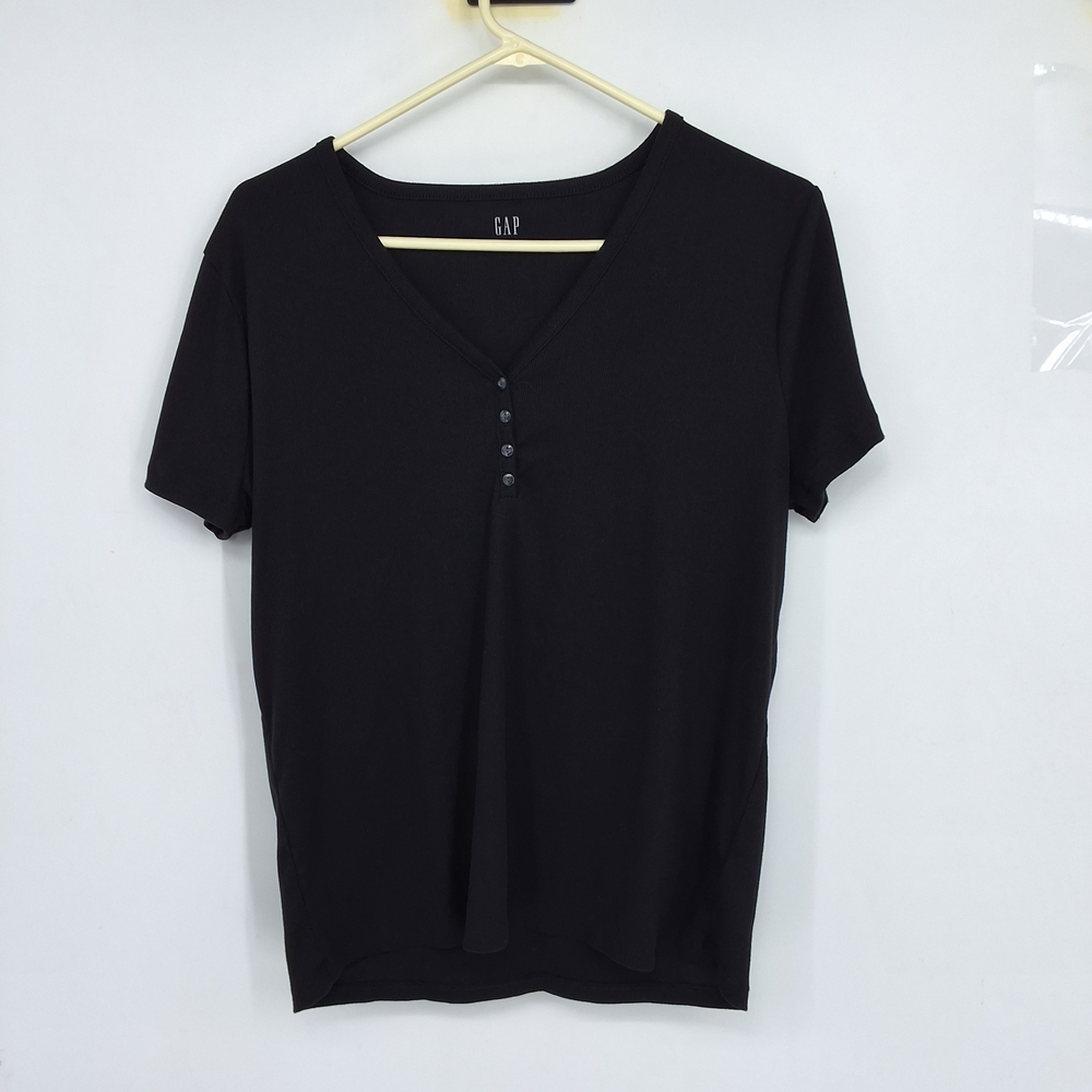 GAP XL Women's Black Buttoned V-Neck Tee